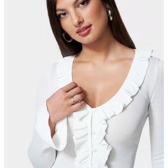 BEBE -RUFFLE CROPPED SWEATER CARDIGAN - Picture 2 of 5